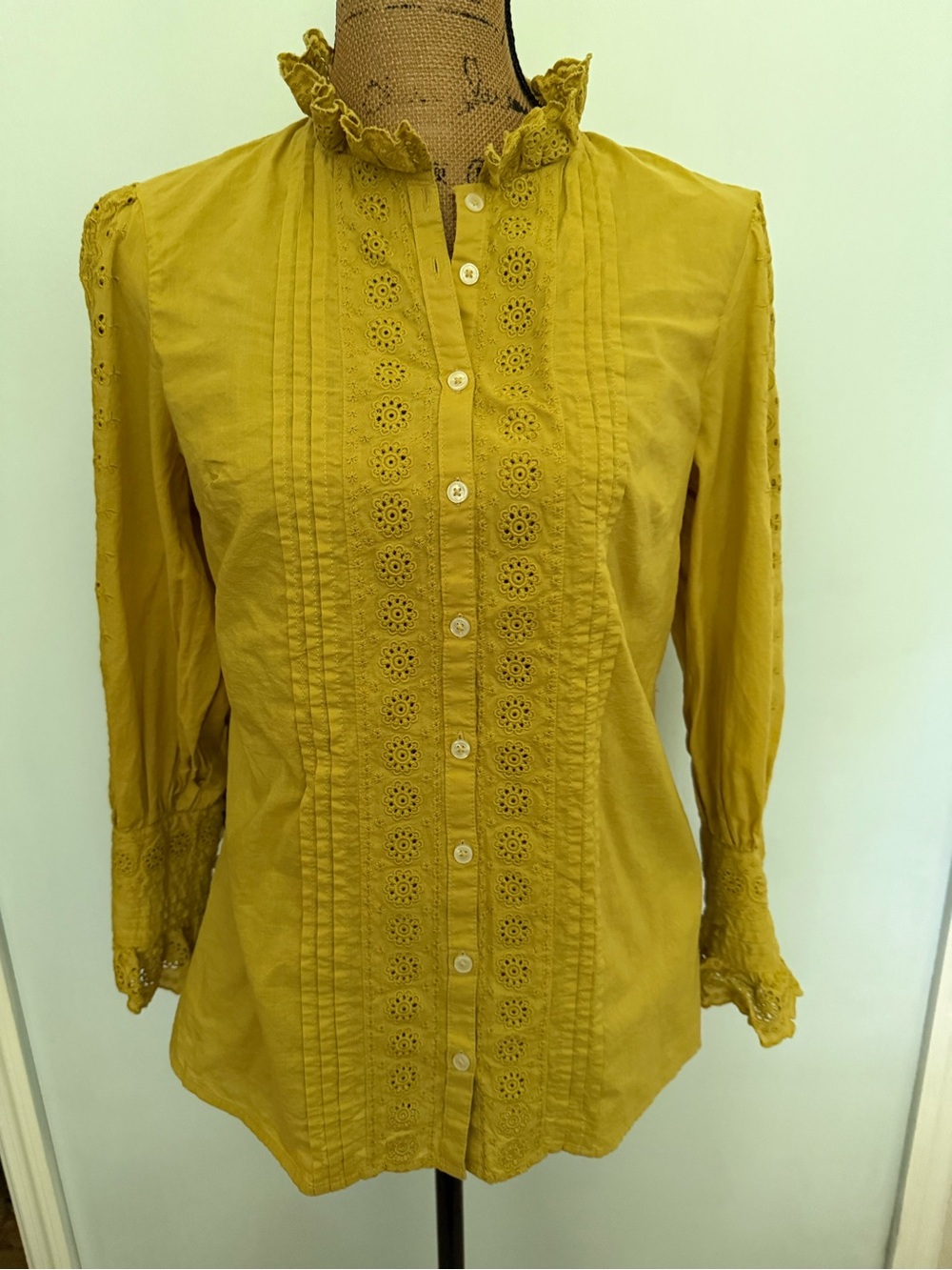 Boden Mustard Lace-Trim Button Front Women’s Top